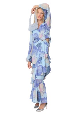blomstret-maxikjole-med-cut-out-detalje