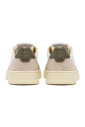 sneakers-blanches-silhouette-basse-cuir-daim