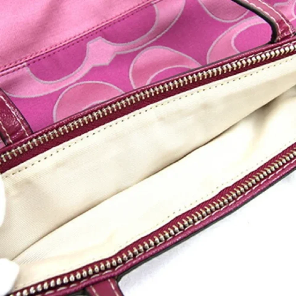 Coach Pre-owned Canvas shoulder-bags Pink Dames