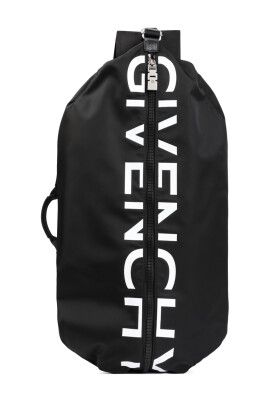 svart-vit-g-zip-ryggsack