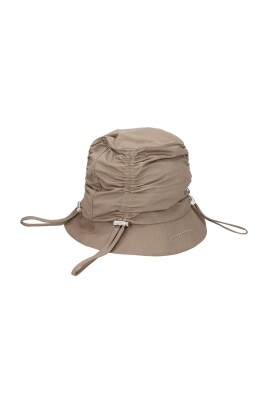chapeau-en-coton-beige-avec-logo