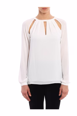 chemise-blanche-avec-detail-aux-epaules