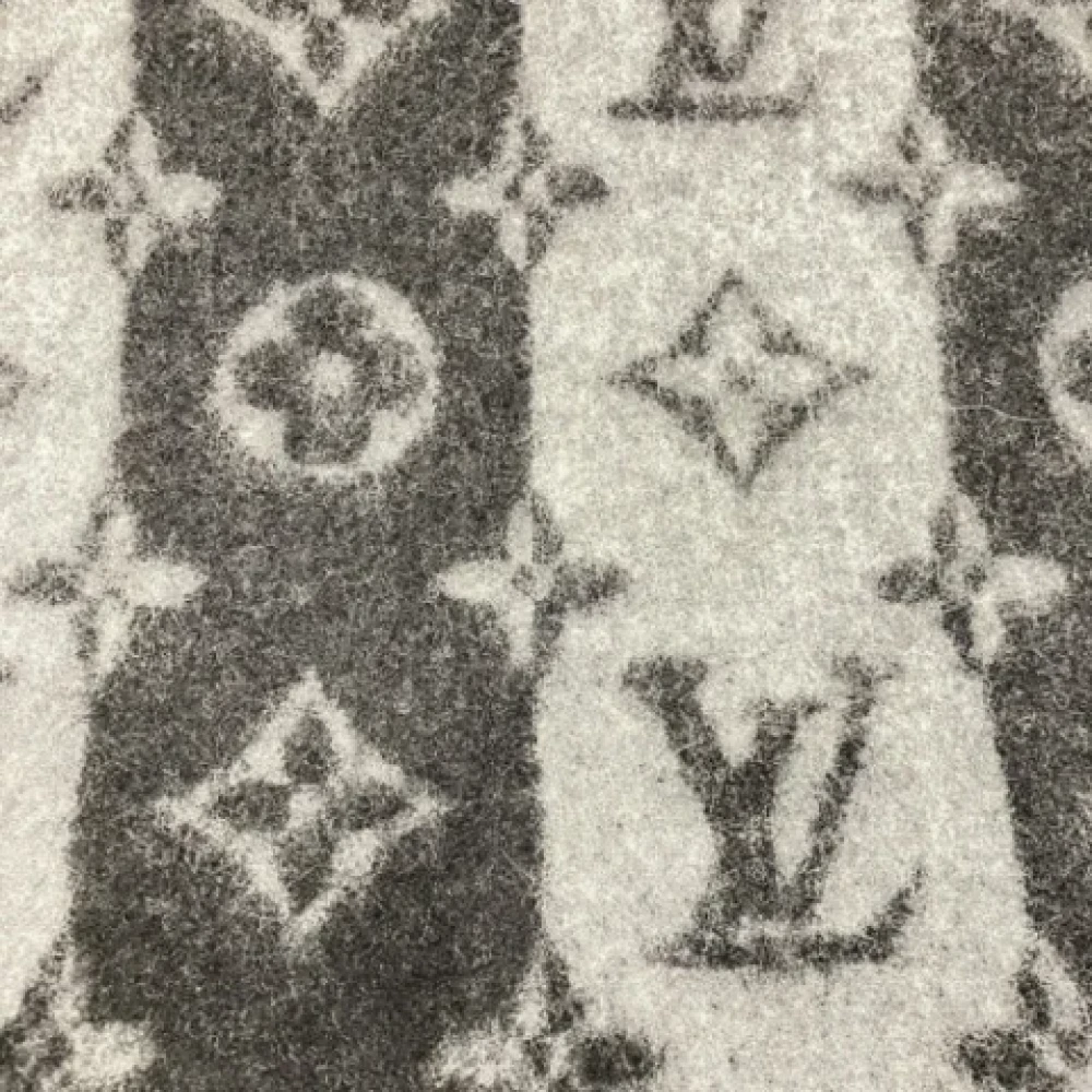 Louis Vuitton Vintage Pre-owned Cashmere scarves Gray Dames