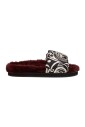 furry-sliders-met-levendige-prints