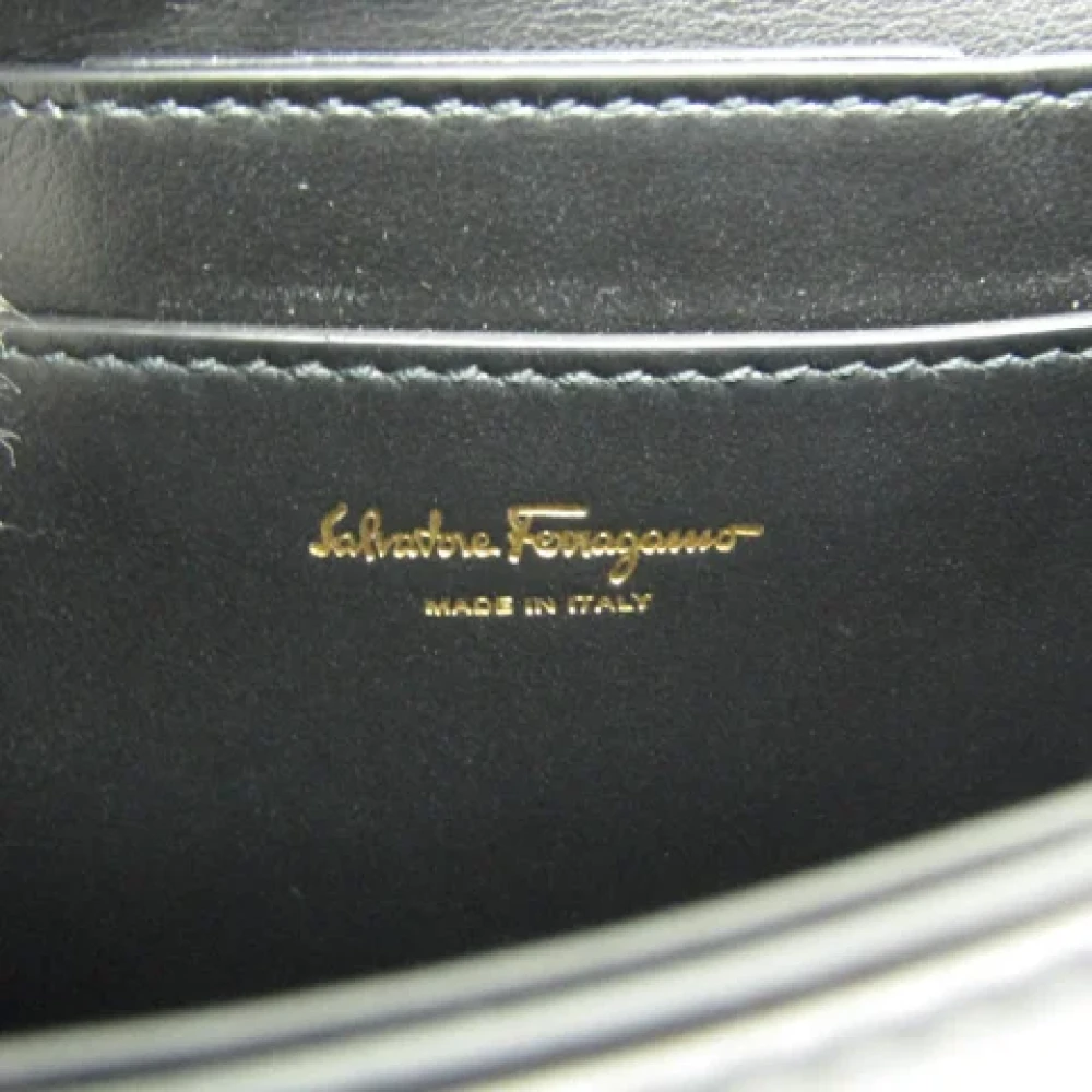 Salvatore Ferragamo Pre-owned Leather shoulder-bags Black Dames