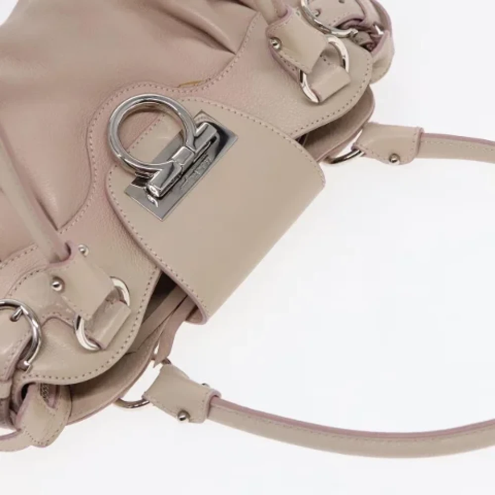 Salvatore Ferragamo Pre-owned Leather handbags Beige Dames