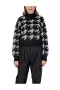 pull-noir-en-acrylique-collection-automne-hiver