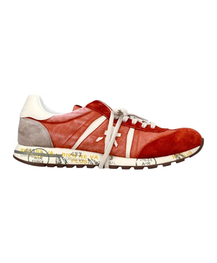 vintage-edition-red-sneaker-lucy-model