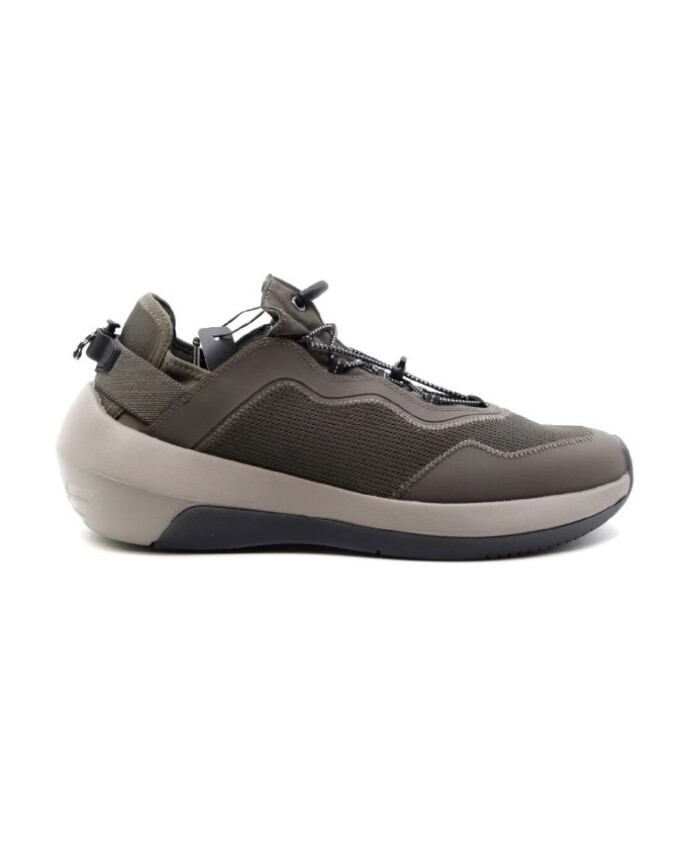 baskets-en-maille-vertes-a-cordon