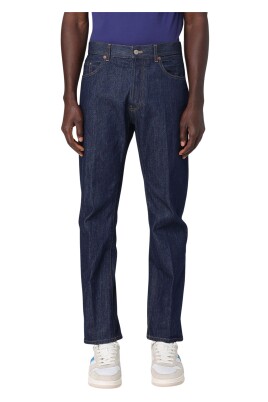 classic-denim-jeans-for-everyday-wear