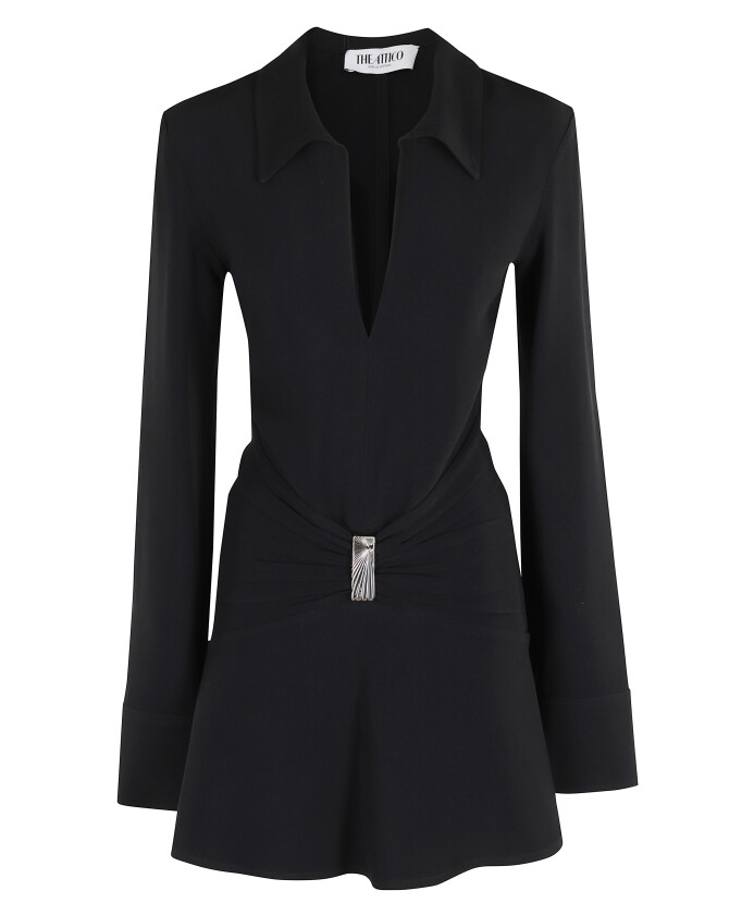 mini-robe-noire-avec-profond-col-en-v