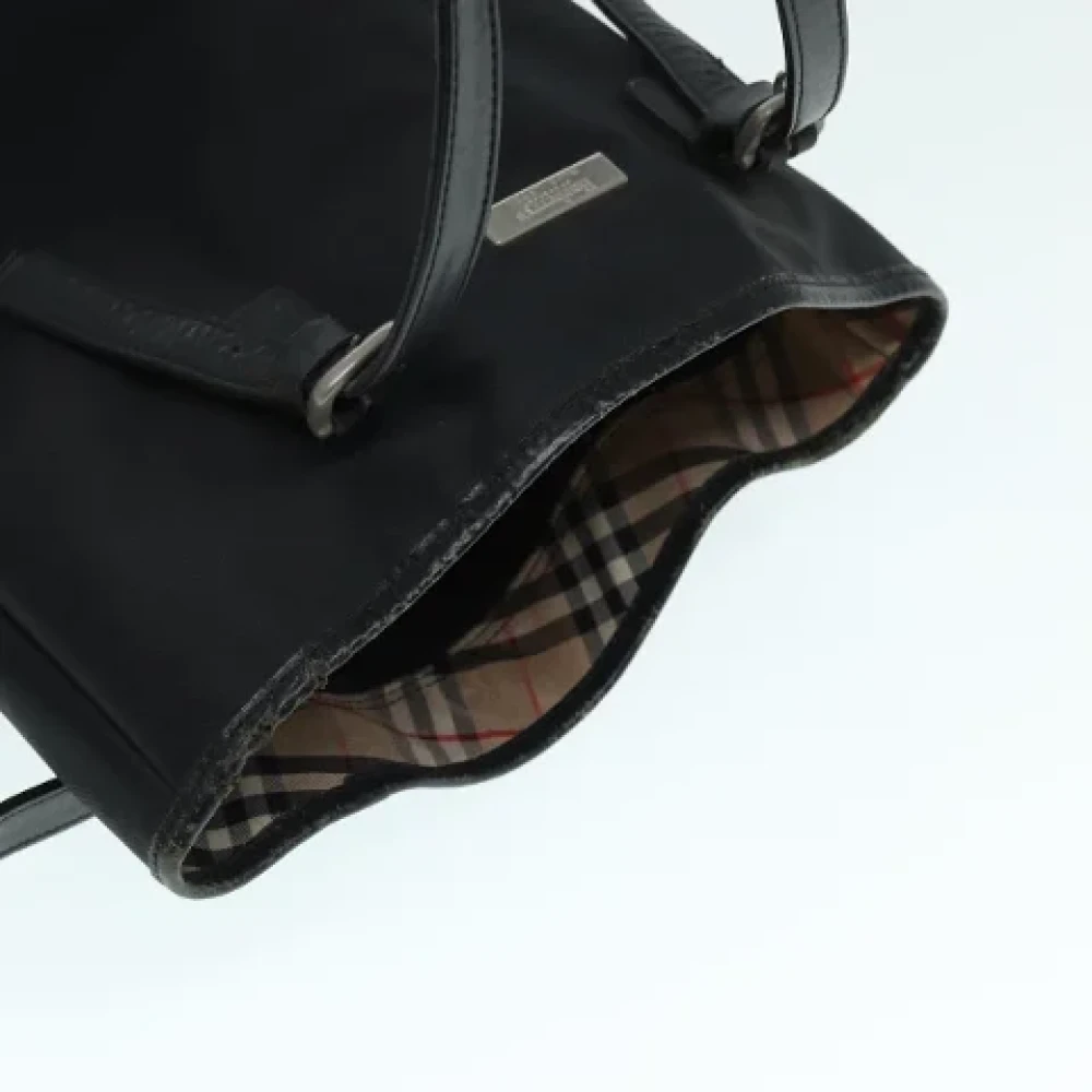 Burberry Vintage Pre-owned Nylon shoulder-bags Black Dames