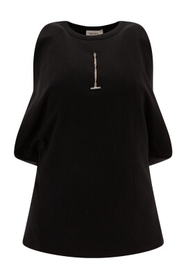 black-ribbed-tank-top-chain-closure