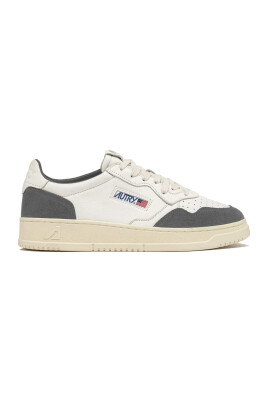 sneaker-basse-en-cuir-et-daim-blanc