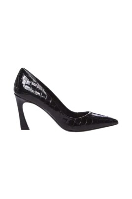black-heel-shoes