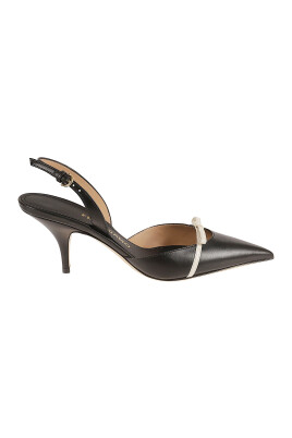 black-heeled-gylla-pumps