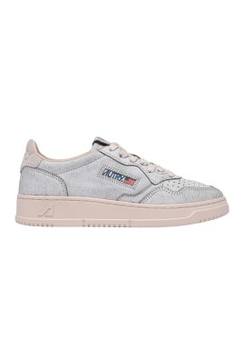 baskets-basses-en-daim-blanc-rose