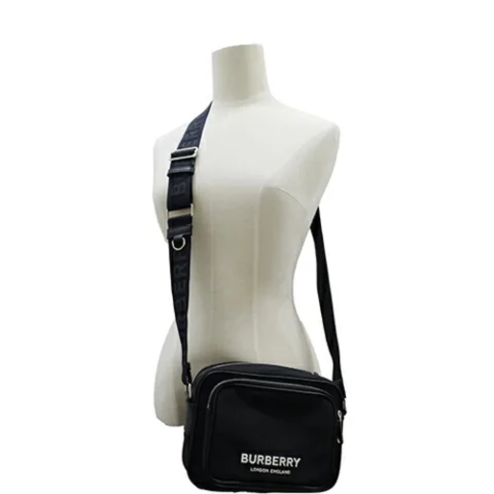Burberry Vintage Pre-owned Nylon shoulder-bags Black Dames