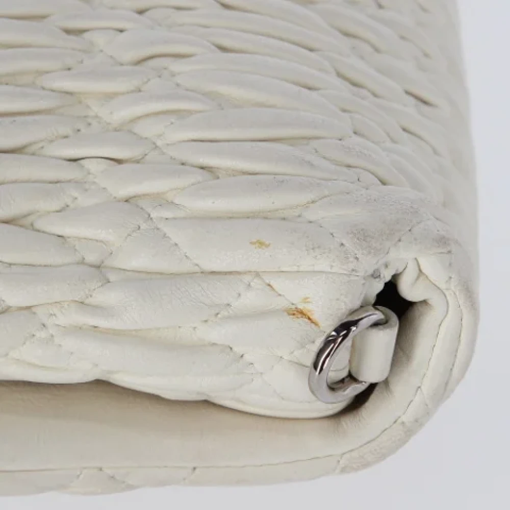 Miu Pre-owned Leather clutches White Dames
