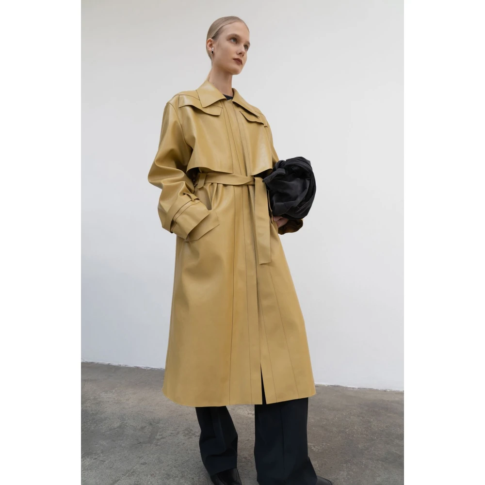 LOW Classic Minimalistische veganistische leren trenchcoat Yellow Dames