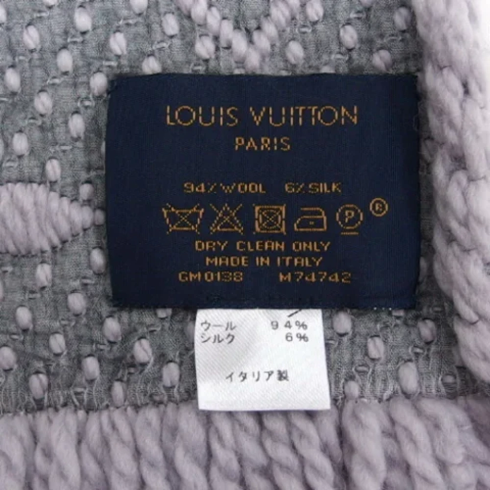 Louis Vuitton Vintage Pre-owned Wool scarves Gray Unisex