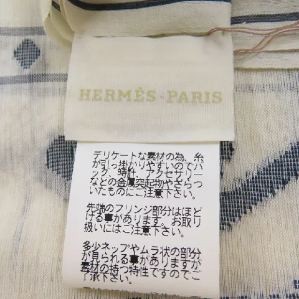 Hermès Vintage Pre-owned Silk scarves Beige Dames