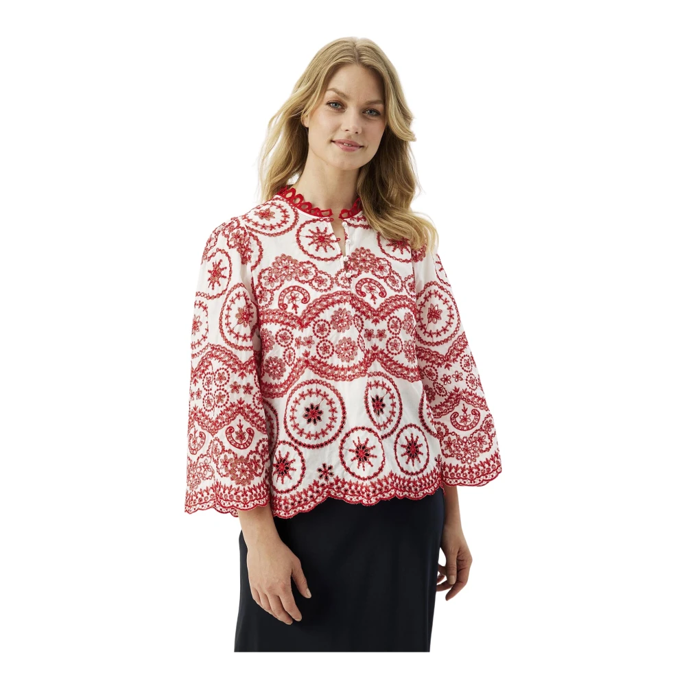 IN Front Rode Vrouwelijke Blouse met Geborduurd Detail Red Dames