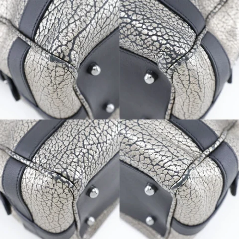 Loewe Pre-owned Leather handbags Gray Dames