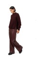 pantalon-bordeaux-en-similicuir-jambe-large