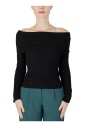 pull-noir-a-col-bateau