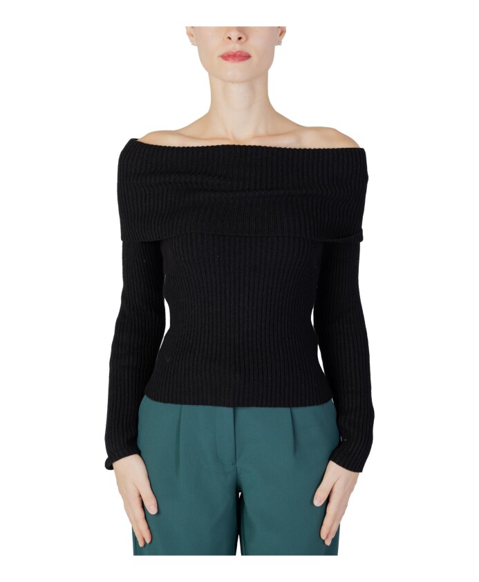 pull-noir-a-col-bateau