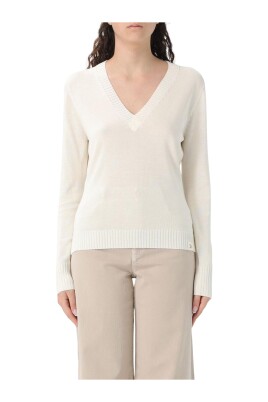 white-elegant-knit-sweater-woman