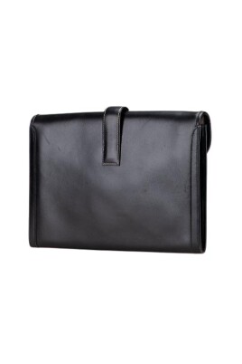 pre-owned-leather-clutches