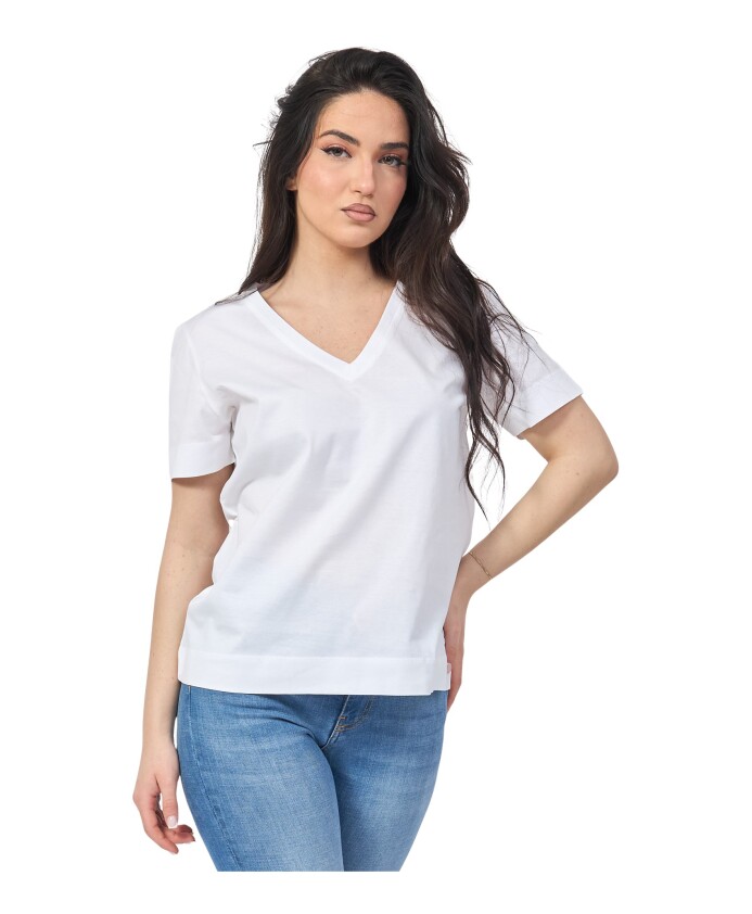 t-shirt-blanc-en-coton-col-en-v