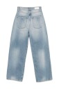 jean-classique-bleu-clair-avec-patch-logo