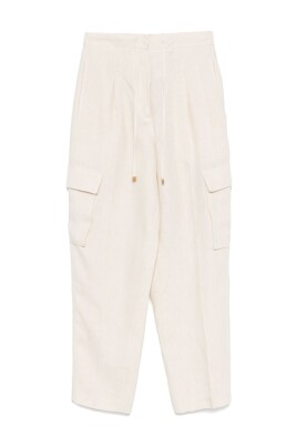 beige-trousers-for-a-stylish-look