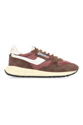 sneakers-basses-avec-details-en-cuir