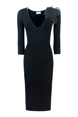 robe-noire-details-floraux