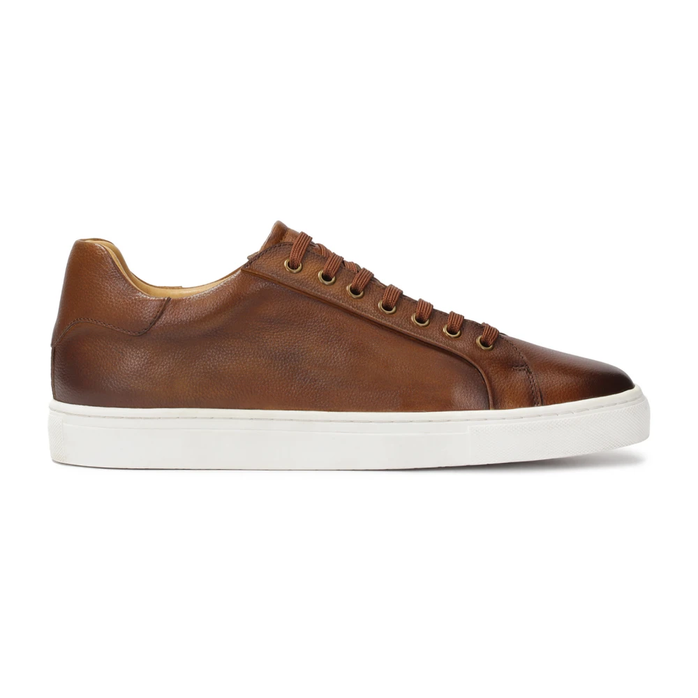Kazar Minimalistische bruine sneakers met witte zool Heren Schoenen