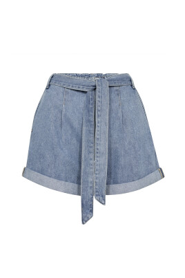 chic-high-waisted-denim-shorts-light-blue