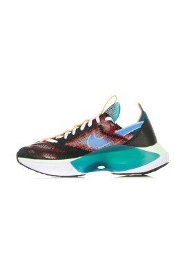 low-shoe-black-blue-hero-blue-gaze