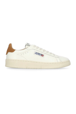 sneakers-en-cuir-ivoire-avec-detail-logo