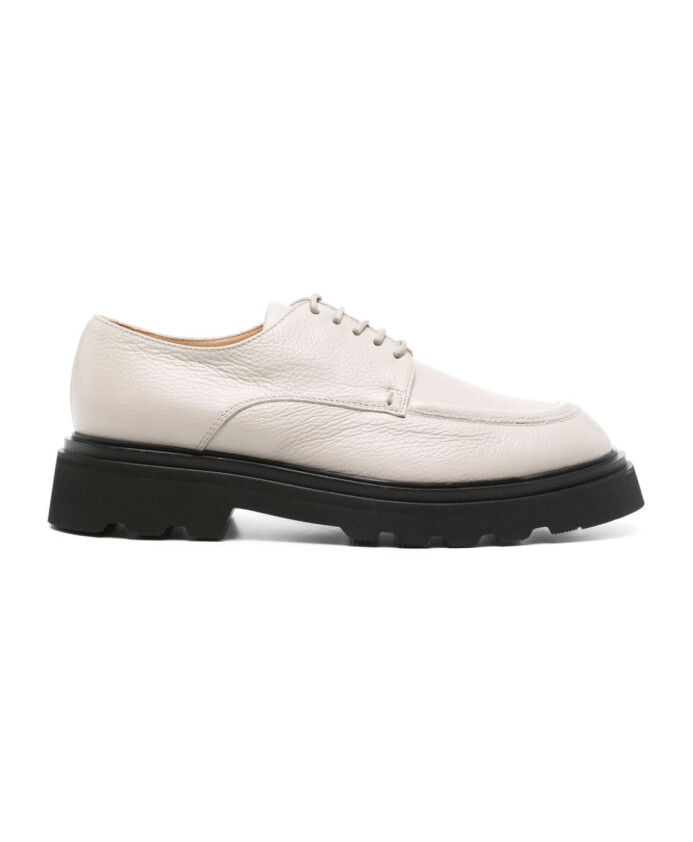 mocassins-gris-decontractes-avec-semelle-en-caoutchouc