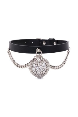 black-bijoux-elegant-necklace