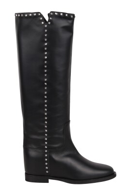 studded-boots-with-silver-colored-detail