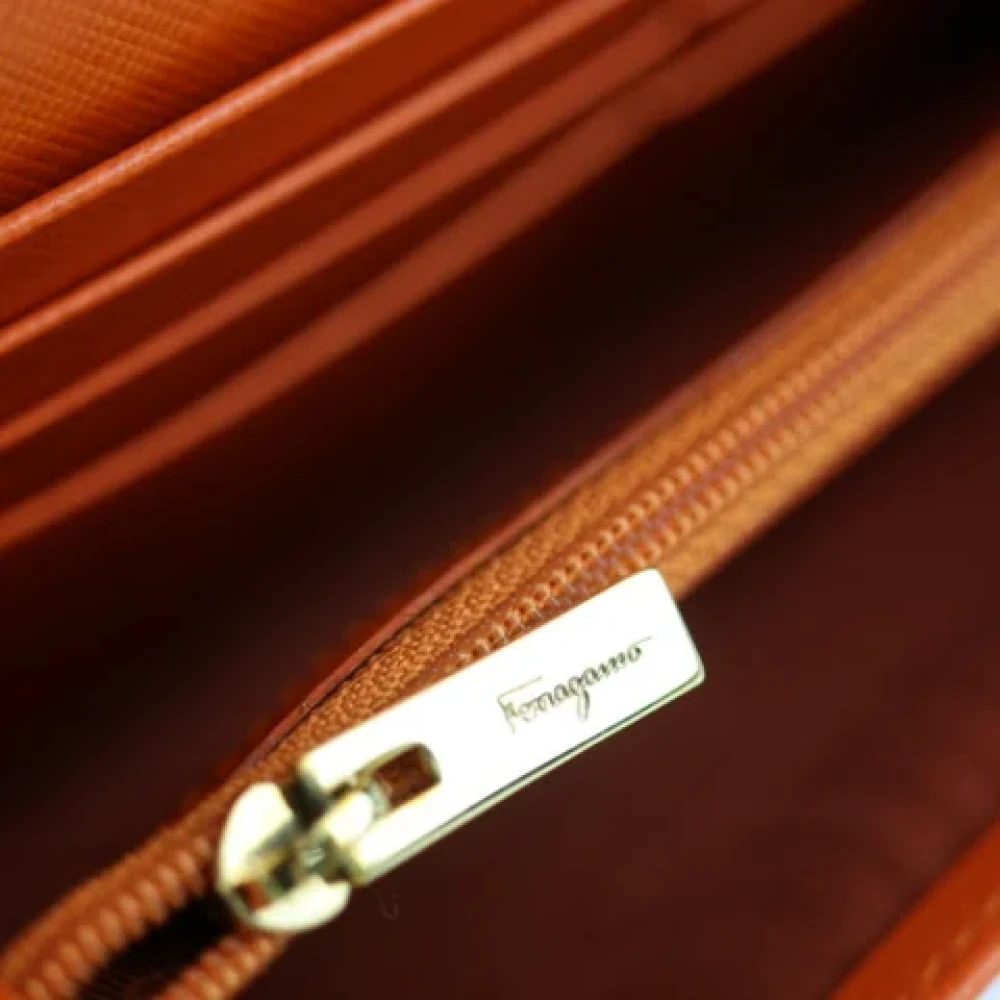 Salvatore Ferragamo Pre-owned Leather wallets Orange Dames