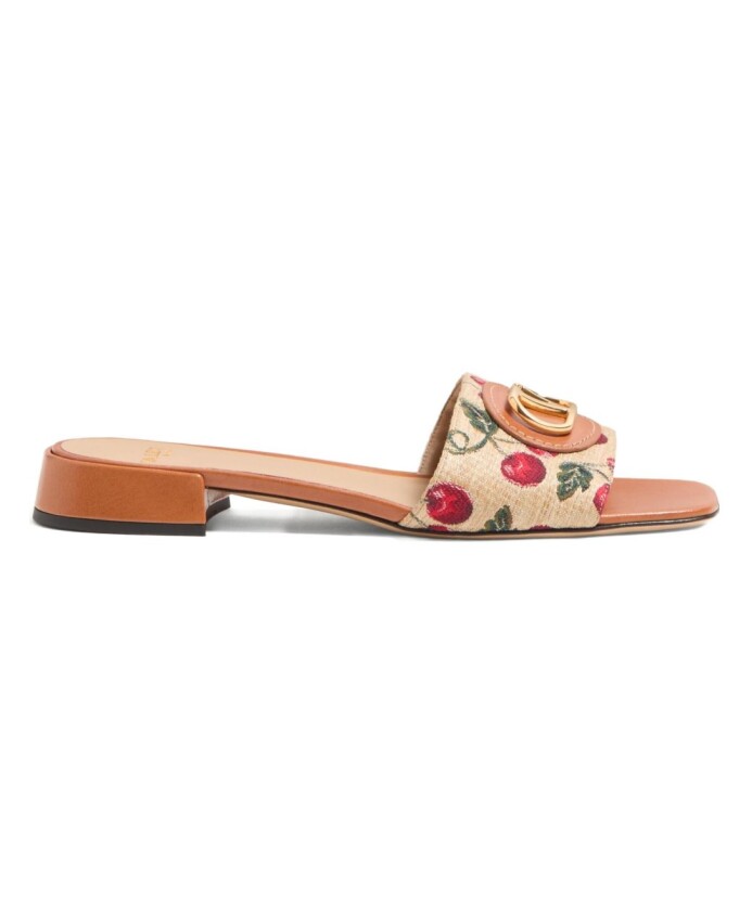 beige-sandals-for-stylish-summer-look