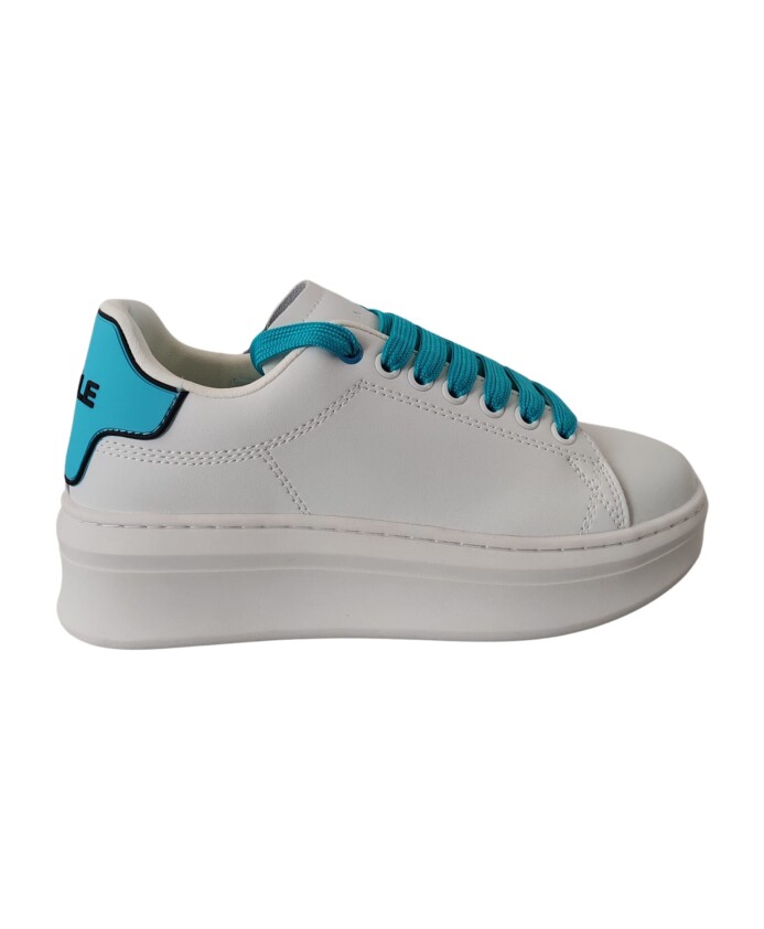 sneakers-en-cuir-blanc-avec-talon-vert