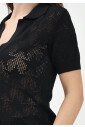 polo-noir-a-manches-courtes-avec-motif-etoile