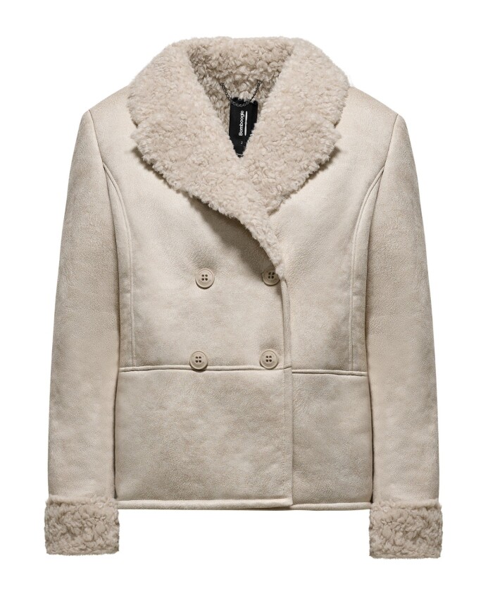 veste-elegante-en-fausse-peau-de-daim-et-fourrure